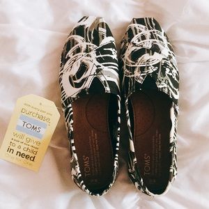 TOMS Printed Slip Ons